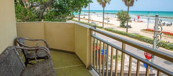 Palm Beach House - Sea and Beach View