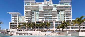 Pelican Waters U425 Studio With Golf Course Views