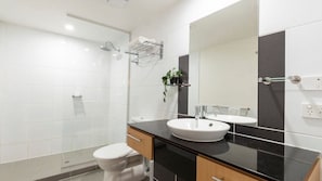 Douche, serviettes fournies