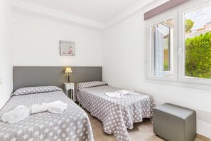 3 dormitorios, tabla de planchar con plancha, wifi gratis y ropa de cama