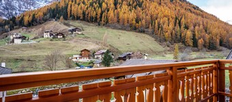 Apartment 'Casa Vacanza Peter Val Di Rabbi' with Mountain View, Shared Garden and Wi-Fi