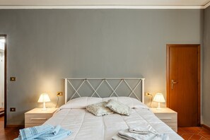 5 Schlafzimmer, B ügeleisen/Bügelbrett, kostenloses WLAN, Bettwäsche