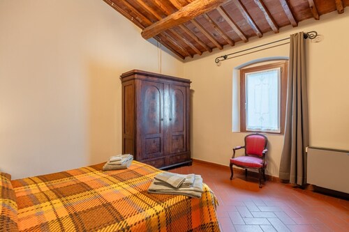 Villa 'Bella Toscana Relax' with Mountain View, Wi-Fi and Air Conditioning