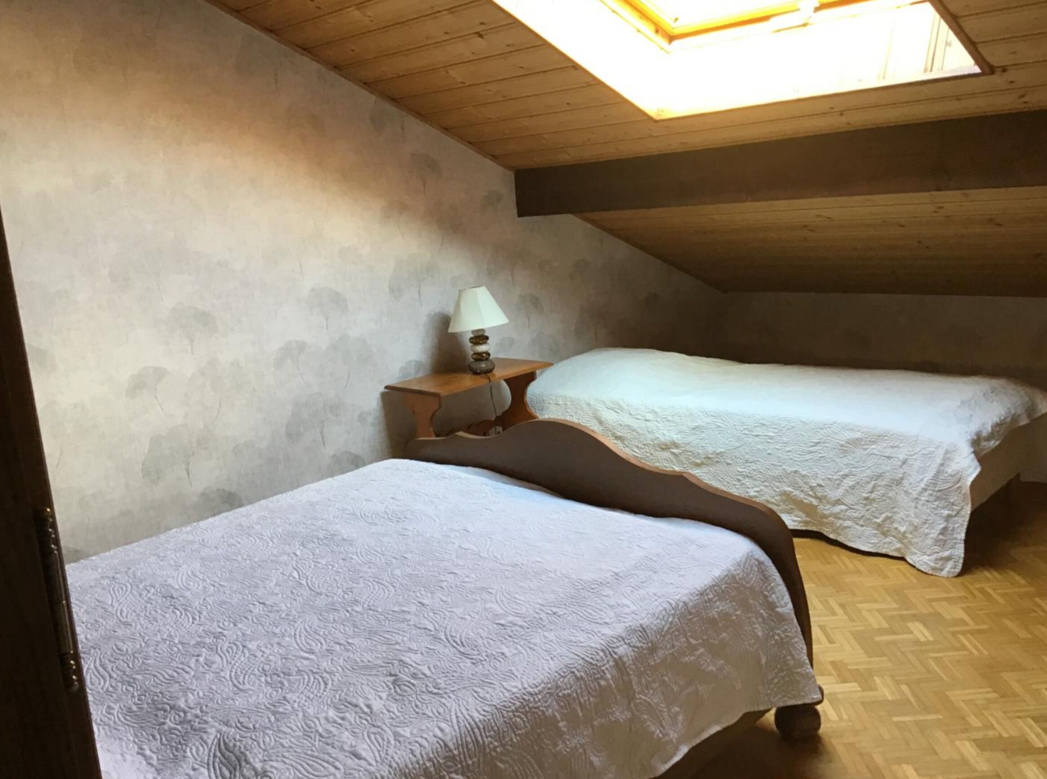 2 室のベッドルーム、アイロン / アイロン台、ベッドシーツ