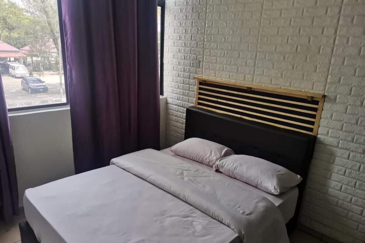 Desk, bed sheets