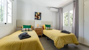 2 slaapkamers, een strijkplank/strijkijzer, gratis wifi, beddengoed