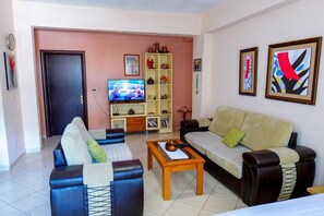 One-Bedroom Apartment | Desk, free WiFi