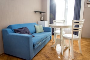 ห้องเบสิก | 1 ห้องนอน, ผ้าม่านกันแสง, เตารีด/โต๊ะรีดผ้า, Wi-Fi ฟรี