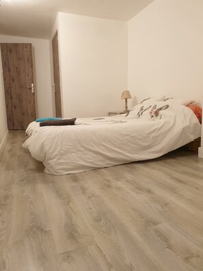 3 bedrooms, iron/ironing board, WiFi, bed sheets - Maison Entièrement Rénovée 202, Proximité D'epinal et Hautes Vosges (Vomécourt)