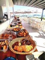 Desayuno continental incluido todos los días 