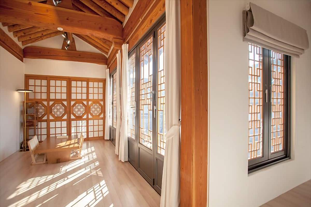 [Pul-kkoch]Hanok Two-bedroom Premier Suite: Garden View | WiFi (無料)、ベッドシーツ