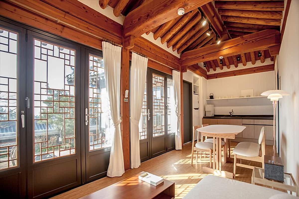 [Bada]Hanok Two-bedroom Premier Suite: Ocean View | WiFi (無料)、ベッドシーツ
