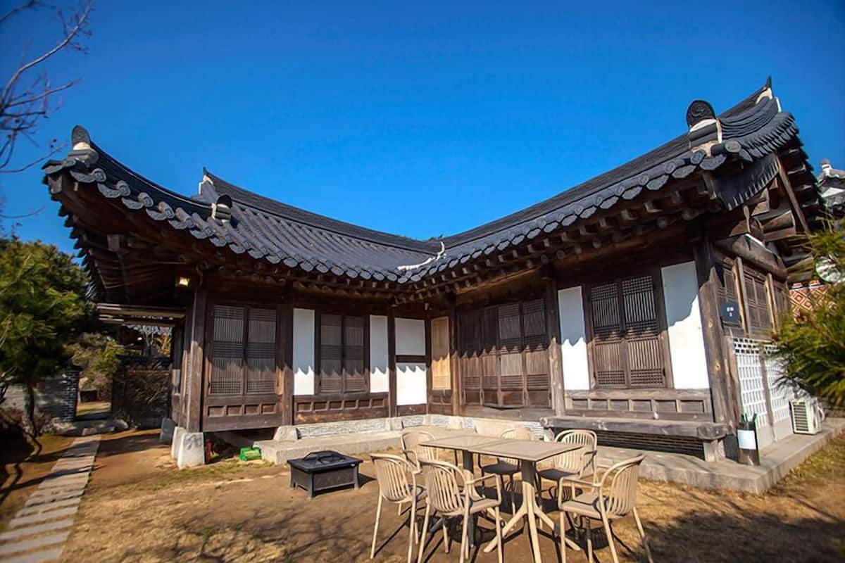 [Yun-seul]Traditional Hanok Two-bedroom Luxury Suite: Ocean View | WiFi (無料)、ベッドシーツ