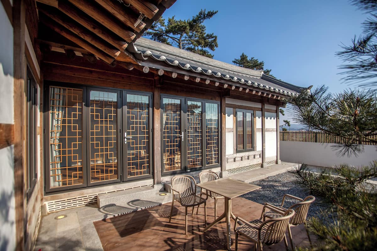 [Meomum2] Hanok Two-Bedroom Pet Room: Garden View | テラス / パティオ