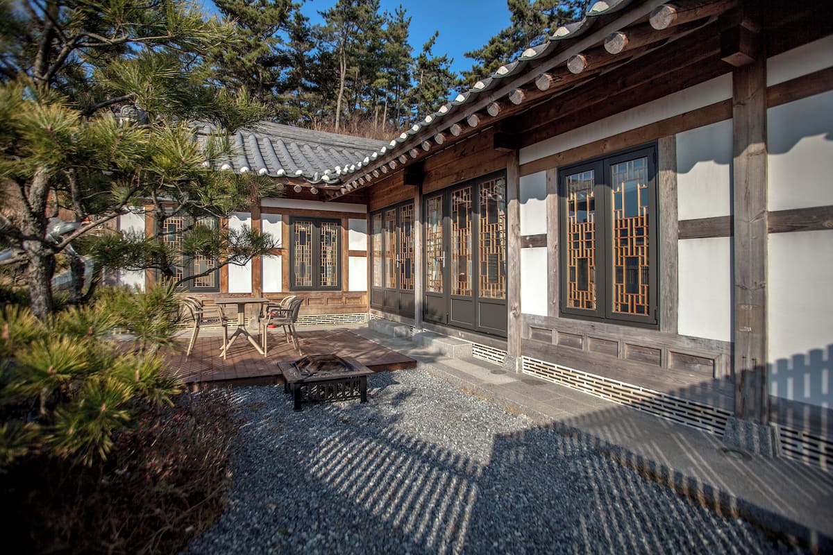 [Meomum 1] Hanok Two-Bedroom Pet Room: Ocean View | テラス / パティオ
