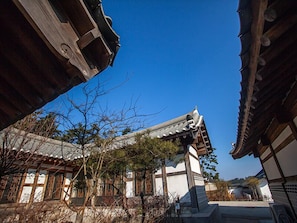 [Pul-kkoch]Hanok Two-bedroom Premier Suite: Garden View
