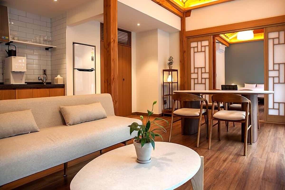 [Ha-nuel1]Modern Hanok Two-bedroom Luxury Suite: Mountain View | WiFi (無料)、ベッドシーツ