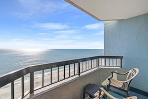 Property grounds - Beachside Delight: Spacious Suite with Stunning Views 11th Floor! (Myrtle Beach)