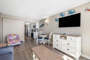 TV - Beachside Delight: Spacious Suite with Stunning Views 11th Floor! (Myrtle Beach)