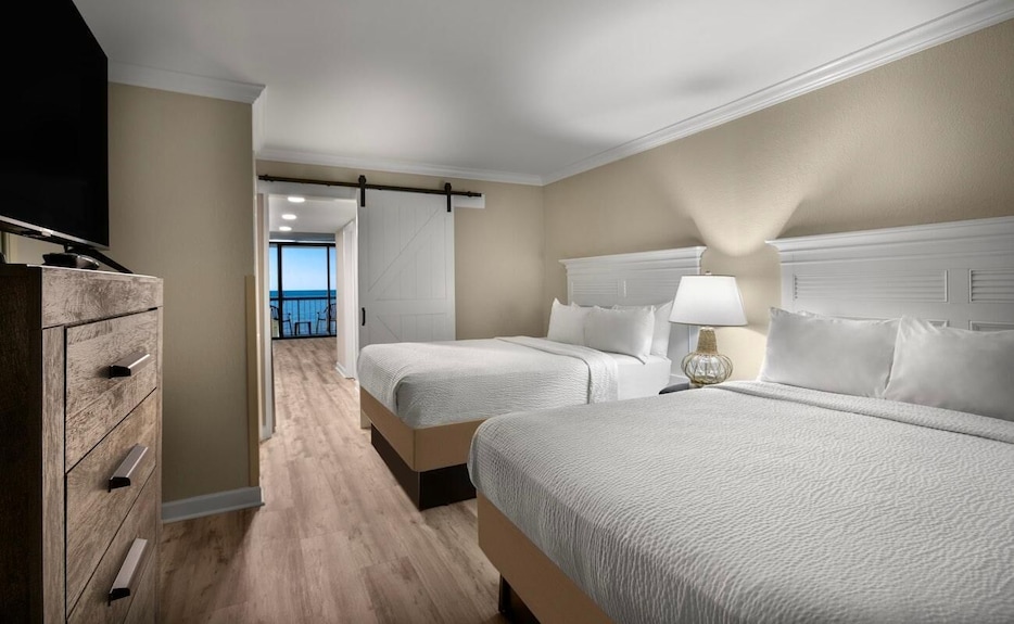 Maritime Bliss Oceanfront Suite 14th Floor - Murrells Inlet, SC