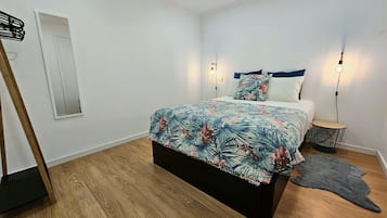 1 slaapkamer, een strijkplank/strijkijzer, gratis wifi, beddengoed