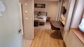 Double Room | Soundproofing, free WiFi, bed sheets