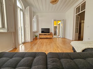 Interior - Holiday Apartment "Casa Semedo" with Private Terrace, Balcony & Wi-Fi (Montemor-o-Novo)