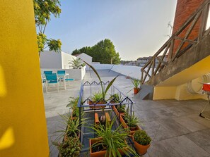 Outdoor dining - Holiday Apartment "Casa Semedo" with Private Terrace, Balcony & Wi-Fi (Montemor-o-Novo)