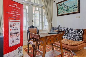 Reception - SPOT ON 91225 Kota Bunga Homestay Syariah (Cipanas)