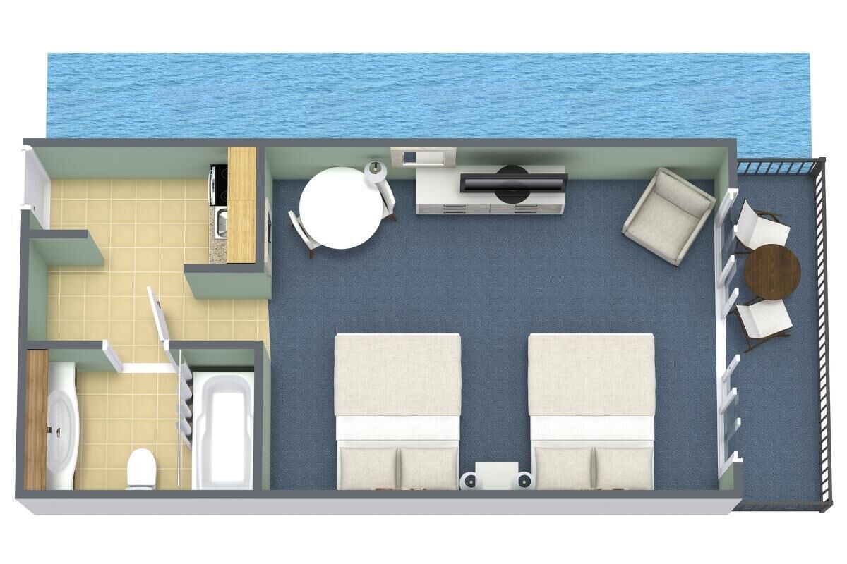 Una suite con due camere da letto, un balcone, angolo cottura, bagno e area salotto con vista sull'acqua.