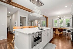 電子レンジ、オーブン、コンロ、食器洗い機