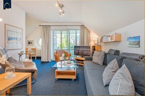 Tv, böcker och en stereo