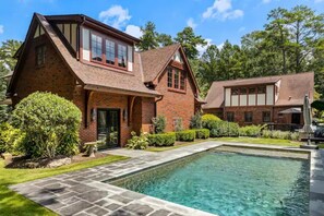 Een verwarmd zwembad