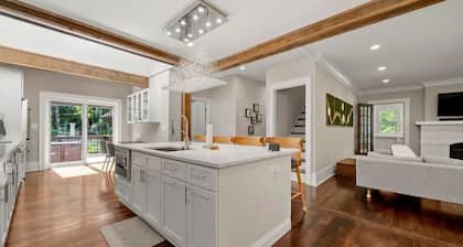 ᴥ Luxury Houses Free Parking! Pool! Pet Friendly ᴥ