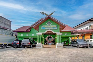 A building with a green facade and a sign that reads "PENGINAPAN Pasir Indah." - OYO 92497 Penginapan Pasir Indah SyariahNearMonument Park City Sand Pengaraian (Pasir Pengaraian)