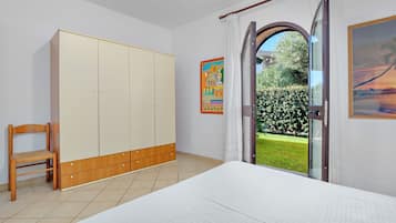2 bedrooms, bed sheets