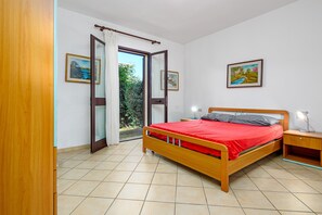 2 عدّة غرف نوم وملاءات أسرّة