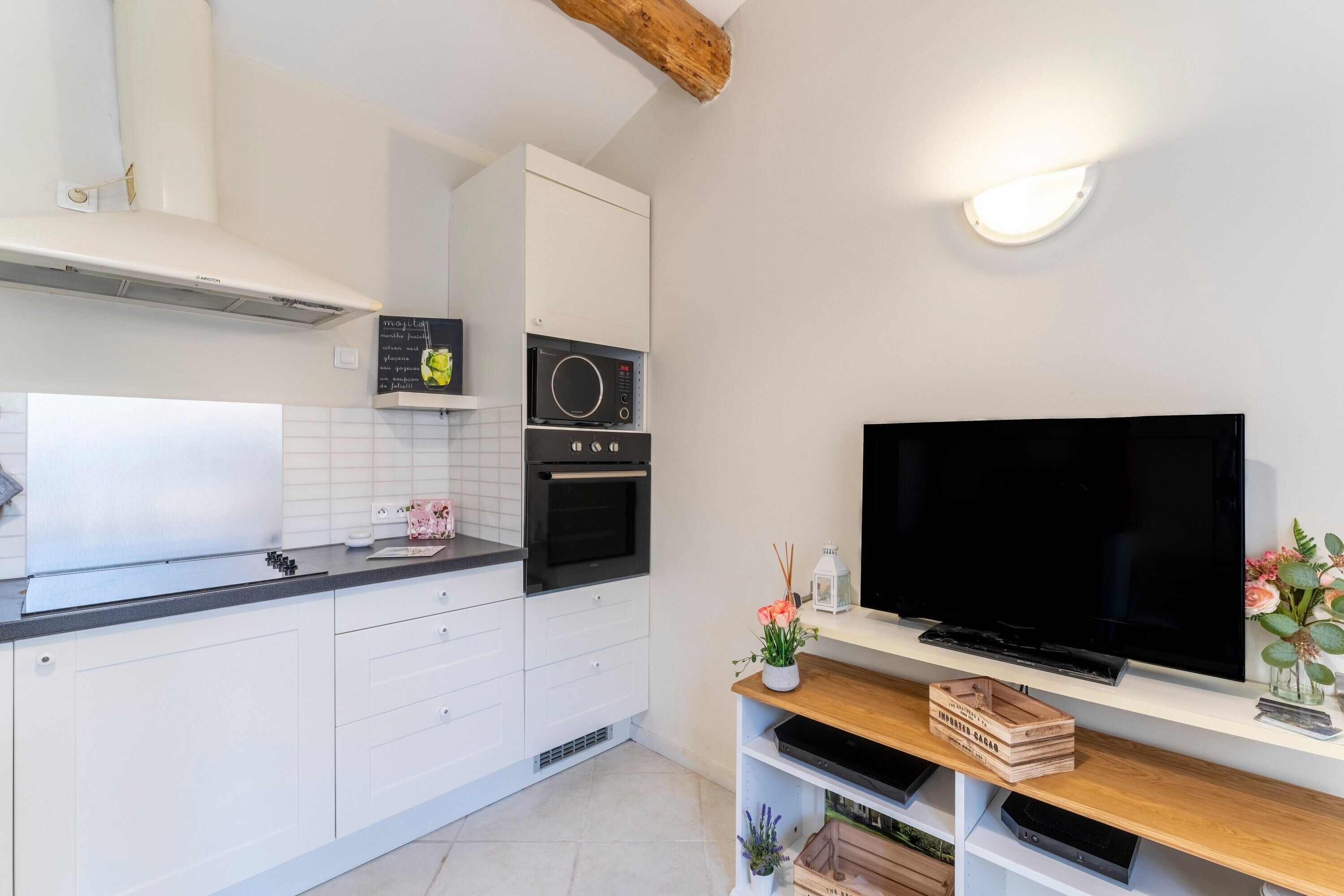 雪櫃、微波爐、焗爐、爐具