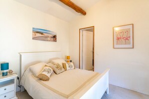 1 habitación, tabla de planchar con plancha, wifi gratis y ropa de cama