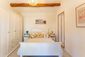 1 bedroom, iron/ironing board, free WiFi, bed sheets - Vacation Apartment "Agréable A La Campagne" with Private Pool, Private Terrace and Wi-Fi (Saint-Rémy-de-Provence)