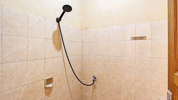 Doppelzimmer | Badezimmer | Dusche, Seife