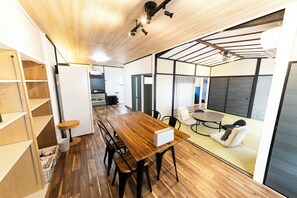 Comfort House | In-room dining