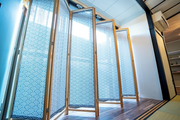 Comfort House | 5 bedrooms, desk, blackout drapes, free WiFi