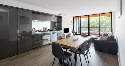 A 3BR Apt Next to Melbourne Zoo, FREE Parking