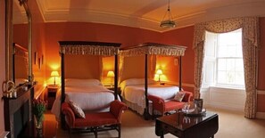 8 bedrooms, desk, iron/ironing board, travel cot