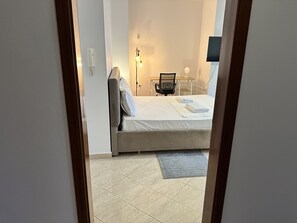 1 bedroom, WiFi, bed sheets - A very cosy apartment at the heart of Tirana! (Tirana)
