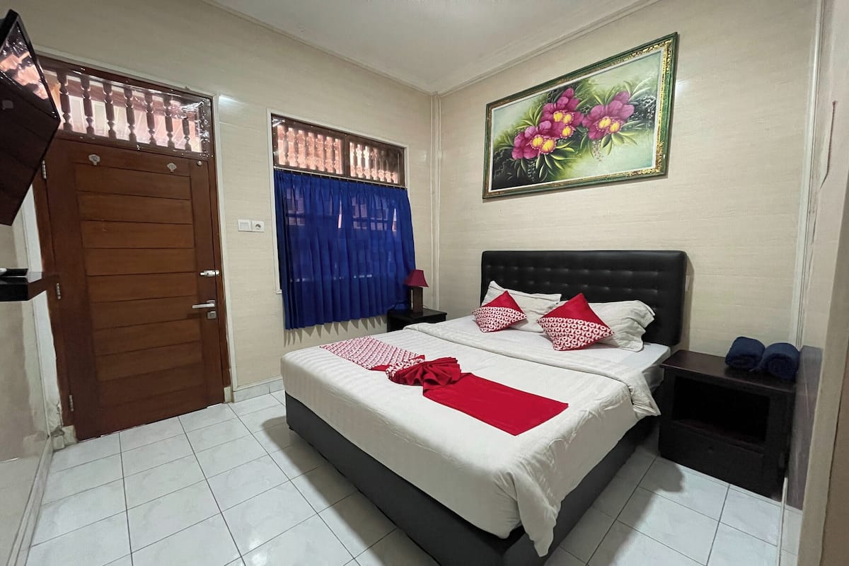 Kamar Double Standar | 1 kamar tidur, ruang kerja ramah laptop, Wi-Fi gratis, dan seprai linen