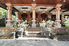 ด้านหน้าที่พัก