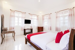 Family Suite | Laptop workspace, free WiFi, bed sheets - Hotel O Ceria Guesthouse SeminyakNearSeminyak Beach (Seminyak)