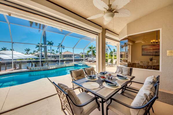 Dining - Special Offer Villa Lazy Days - on water, cozy, Pool & Spa (Cape Coral)